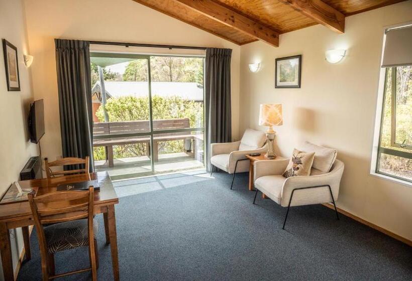 스탠다드 방갈로, Goldfield Suites