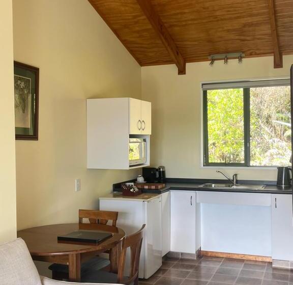 스탠다드 스튜디오, Goldfield Suites