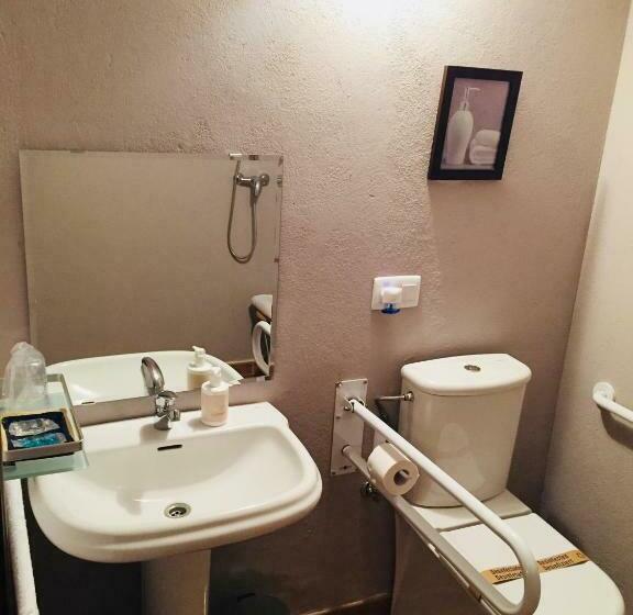 غرفة قياسية لذوى الاحتياجات الخاصة, Rural Curia