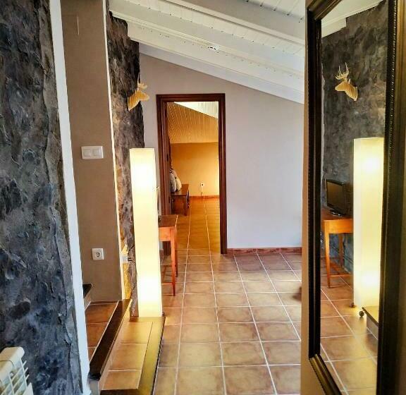 غرفة عائلية, Rural Curia