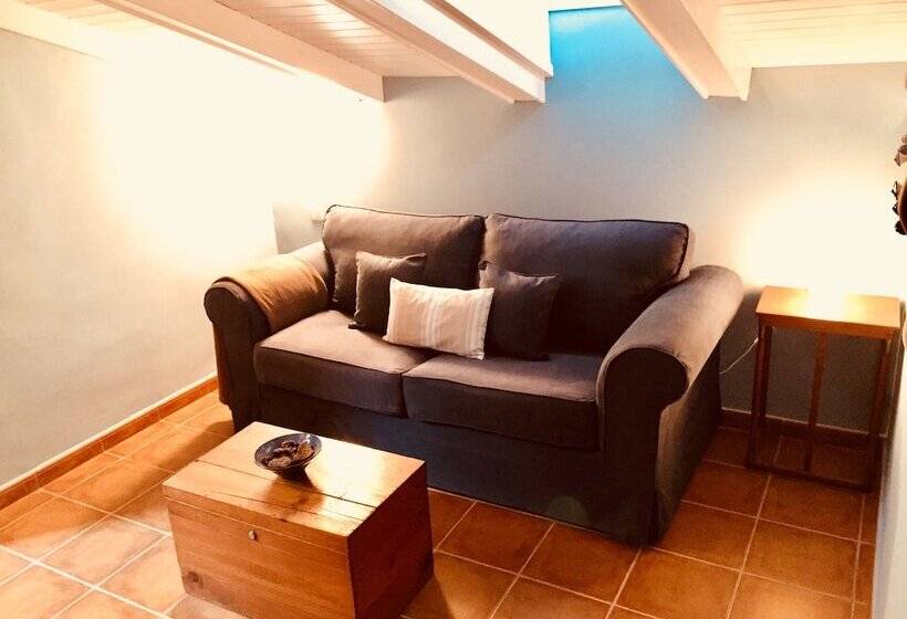 غرفة عائلية, Rural Curia