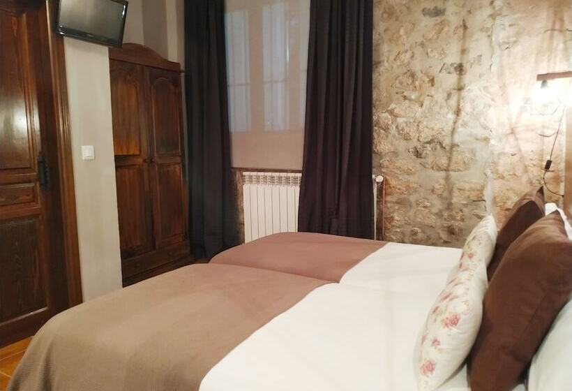 غرفة قياسية لذوى الاحتياجات الخاصة, Rural Curia