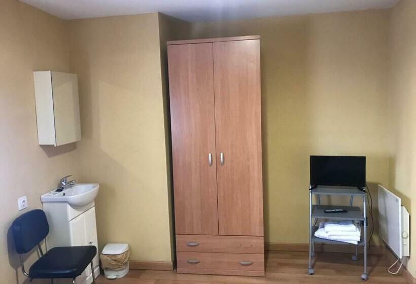 اتاق استاندارد سه تخته با سرویس بهداشتی مشترک, Pension La Estacion