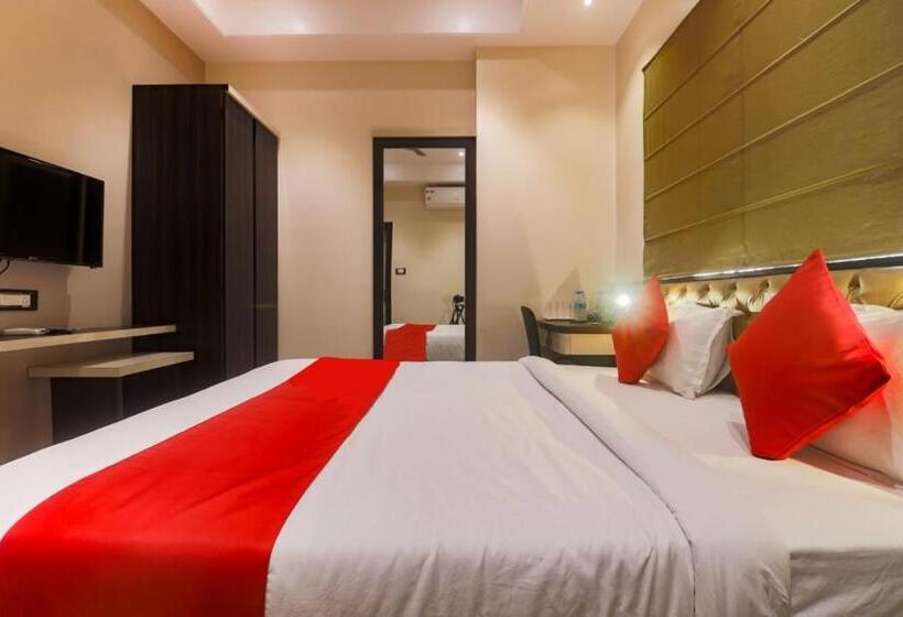 Deluxe Zimmer Kingsize Bett, Aditya Residency