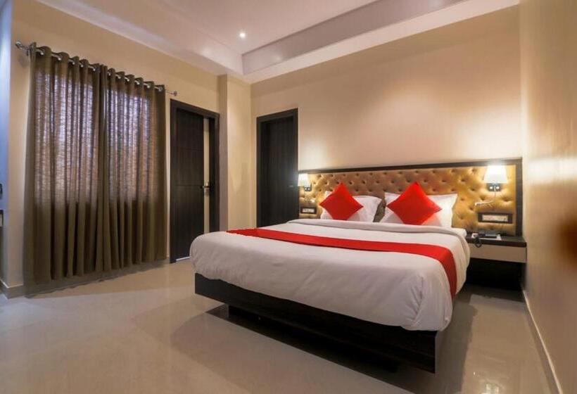 Deluxe Zimmer Kingsize Bett, Aditya Residency