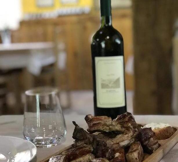 غرفة قياسية مطلّة علي حمام السباحة, Guesthouse Lord Byron