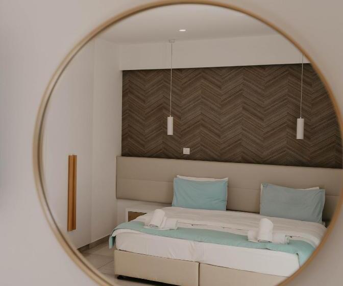 اتاق استاندارد سه نفره, Hai