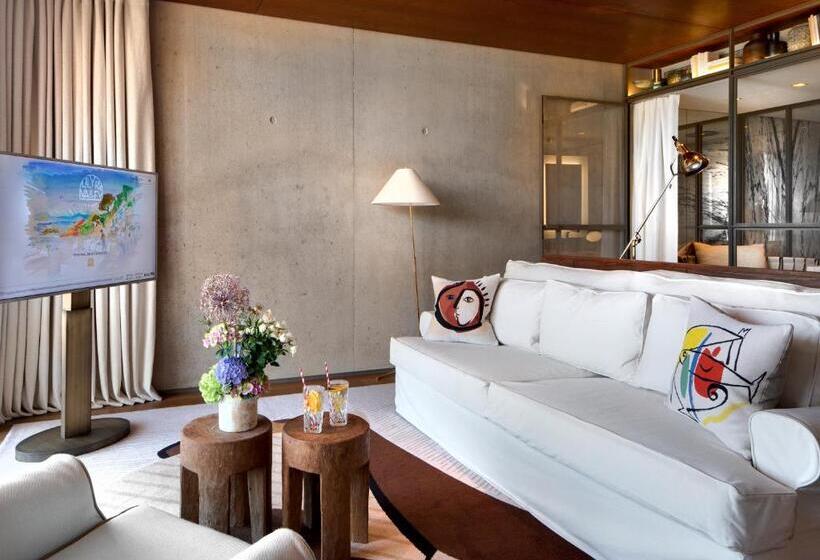 Deluxe Suite Sea View, Lily Of The Valley