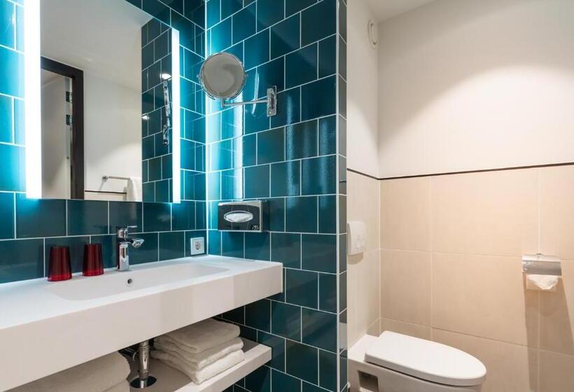 Номер Стандарт, Holiday Inn   The Niu, Fender Amsterdam