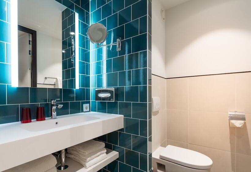 Номер Стандарт, Holiday Inn   The Niu, Fender Amsterdam