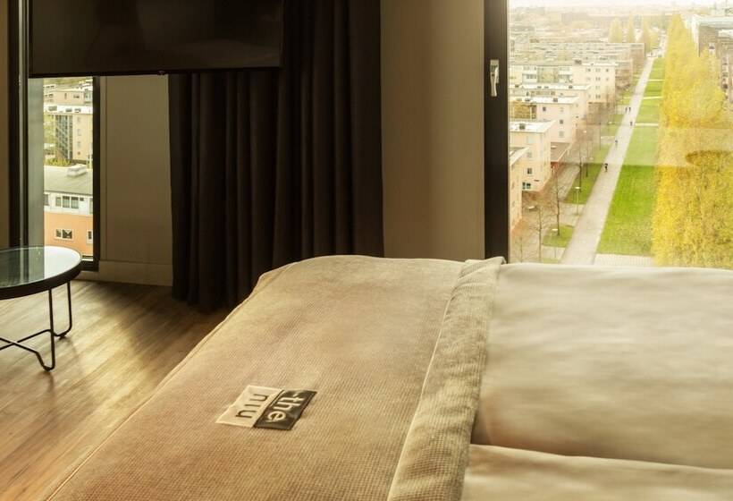 Номер Deluxe, Holiday Inn   The Niu, Fender Amsterdam