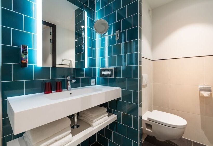 Номер Deluxe, Holiday Inn   The Niu, Fender Amsterdam