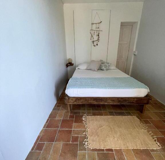 اتاق اکونومی, Bird Island Bungalows