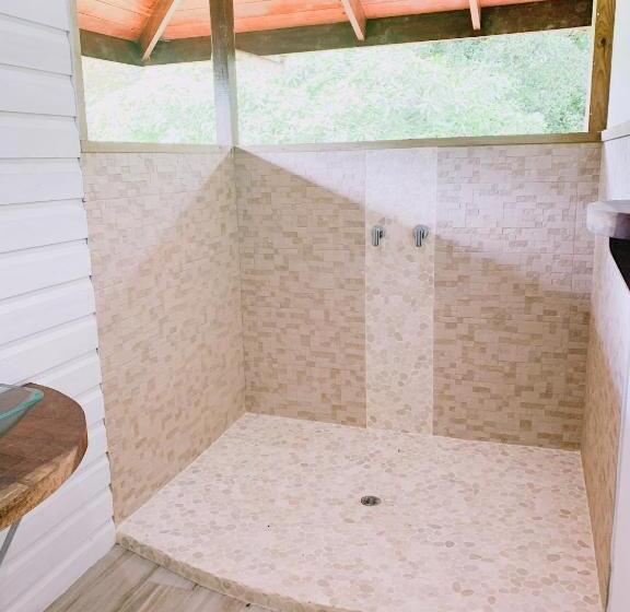 اتاق استاندارد با بالکن, Bird Island Bungalows