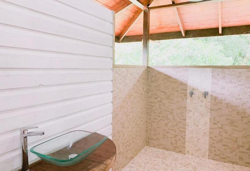 غرفة قياسية مزوَّدة بشُرفة, Bird Island Bungalows