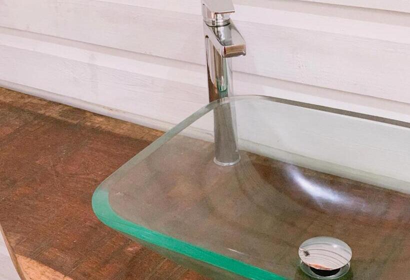 اتاق استاندارد با بالکن, Bird Island Bungalows