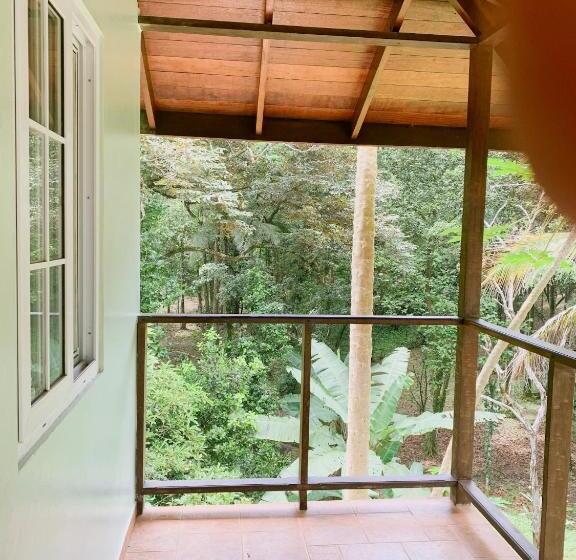 اتاق استاندارد با بالکن, Bird Island Bungalows