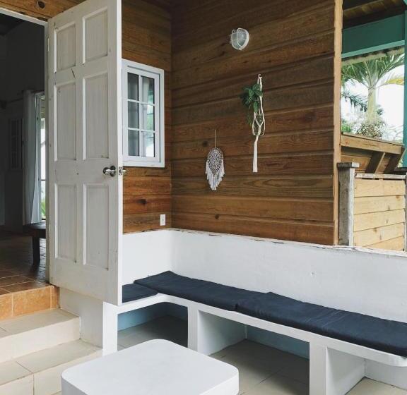 جناح سوبيريور مطل علي البحر, Bird Island Bungalows