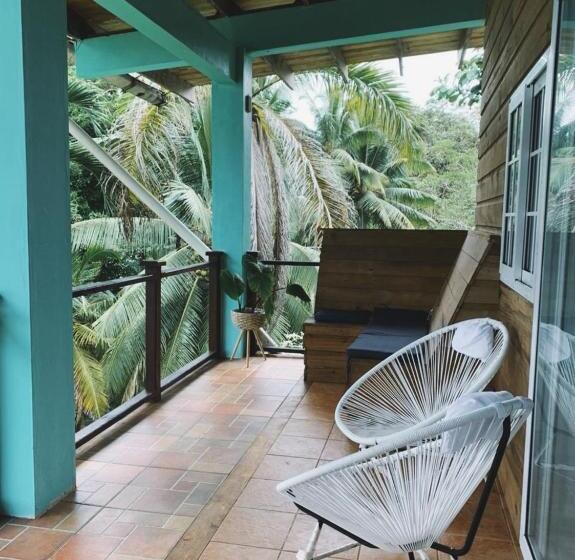 جناح سوبيريور مطل علي البحر, Bird Island Bungalows