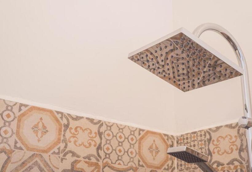 חדר דלוקס נוף לגינה, Travelershome Morena Guesthouse