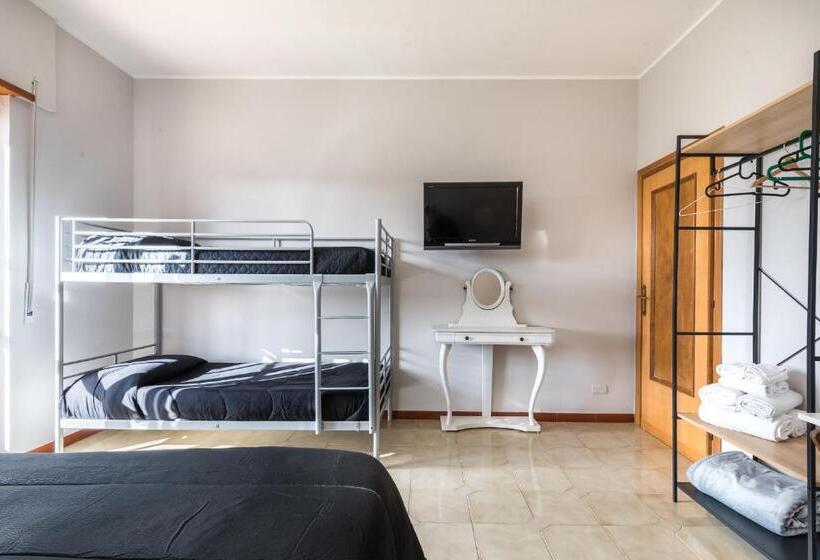 חדר דלוקס עם מרפסת, Travelershome Morena Guesthouse