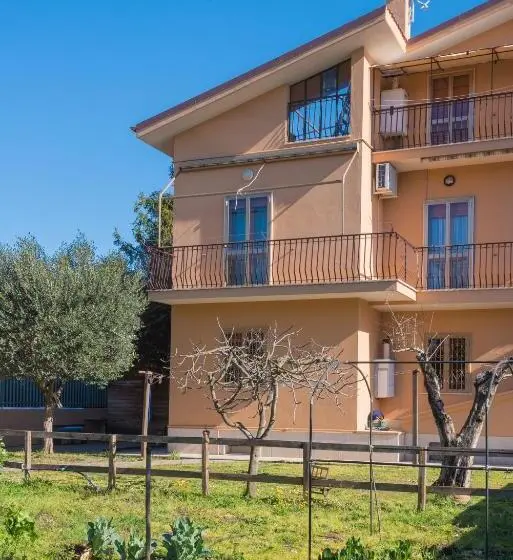 اتاق لوکس با بالکن, Travelershome Morena Guesthouse