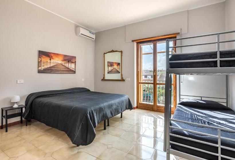 חדר דלוקס עם מרפסת, Travelershome Morena Guesthouse