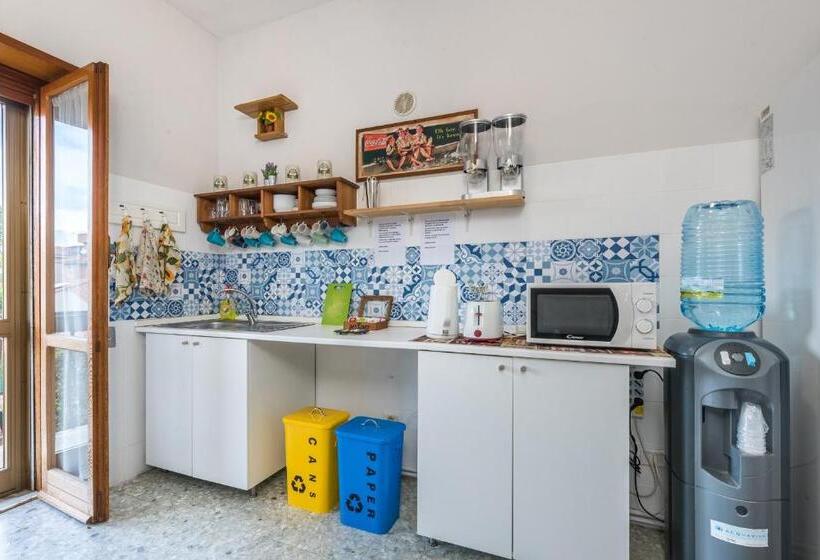 דירת שלושה חדרים, Travelershome Morena Guesthouse