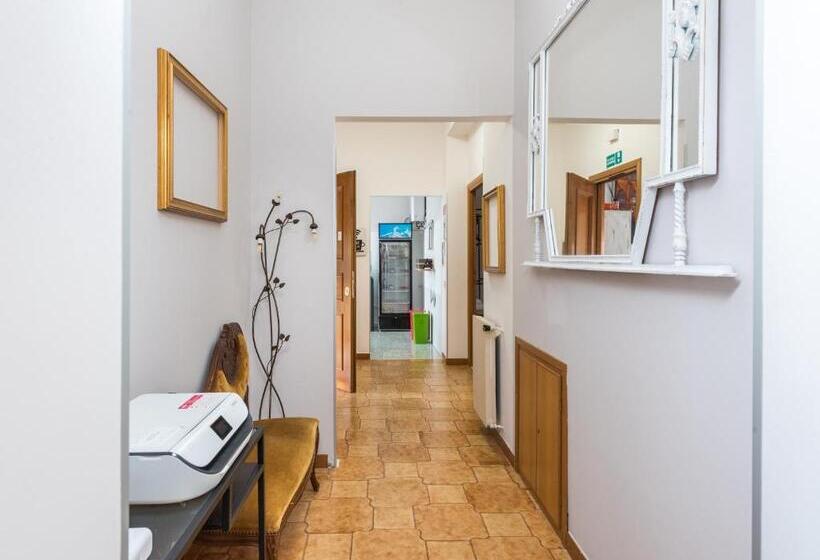 חדר סטנדרט טריפל חדר רחצה חיצוני, Travelershome Morena Guesthouse