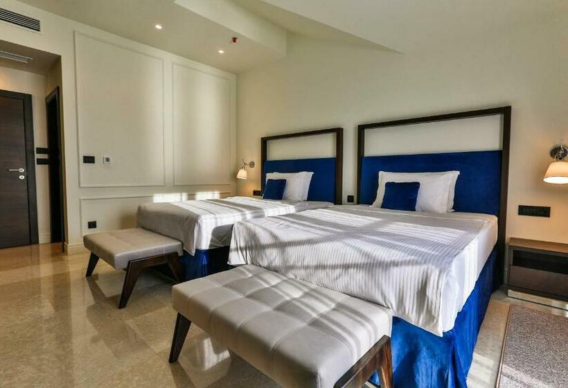 Deluxe Suite Sea View, California By Aycon