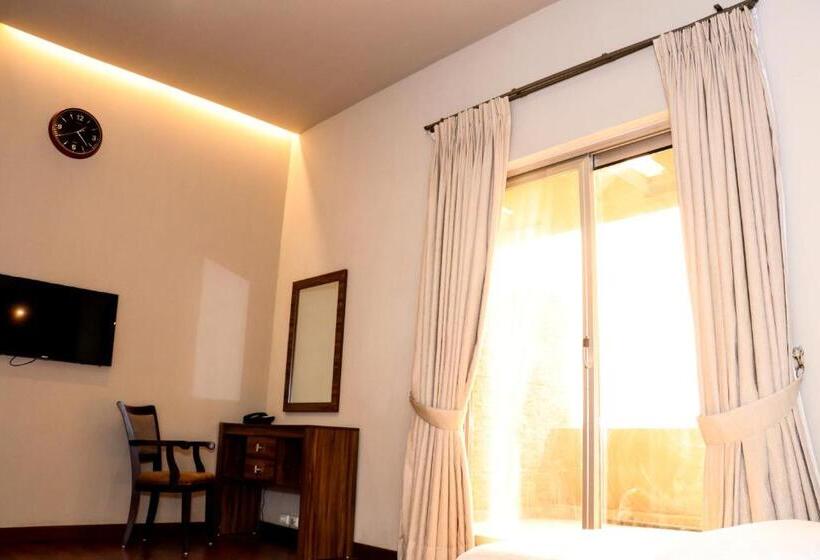 اتاق استاندارد, Circle Club Faisalabad