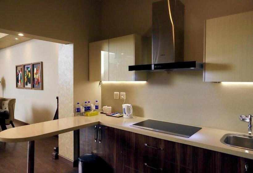 سوئیت پرزیدنت, Circle Club Faisalabad