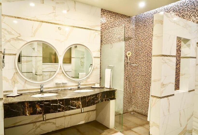 سوئیت پرزیدنت, Circle Club Faisalabad