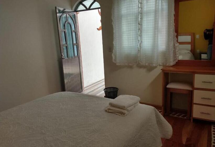 디럭스 룸, Del Rosario