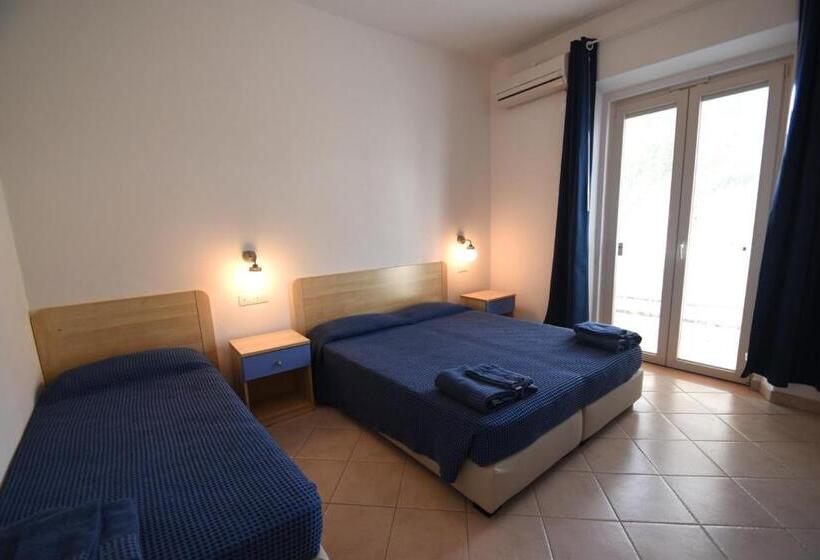 标准三人间, La Conchiglia