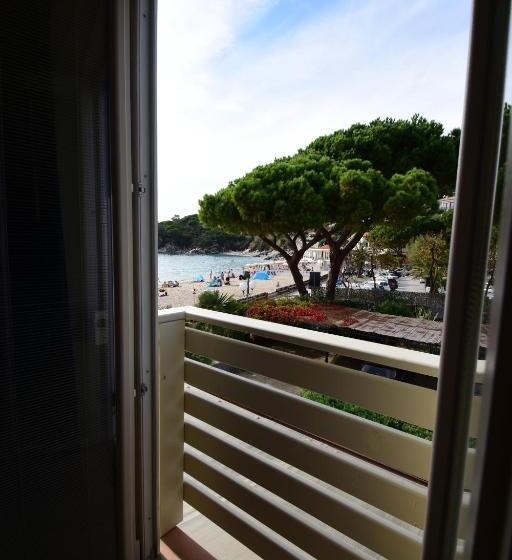 标准三人间, La Conchiglia