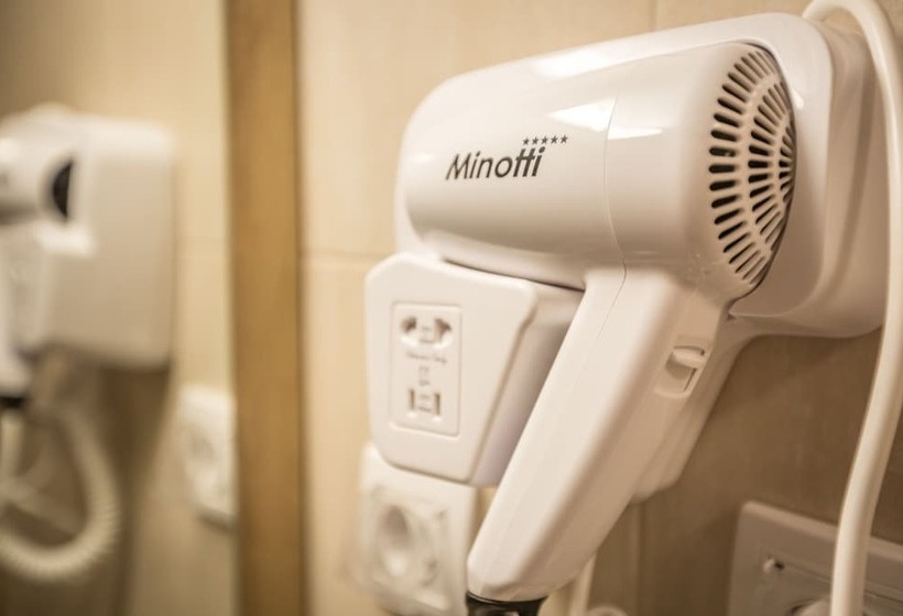 اتاق خانوادگی, Mar Garni