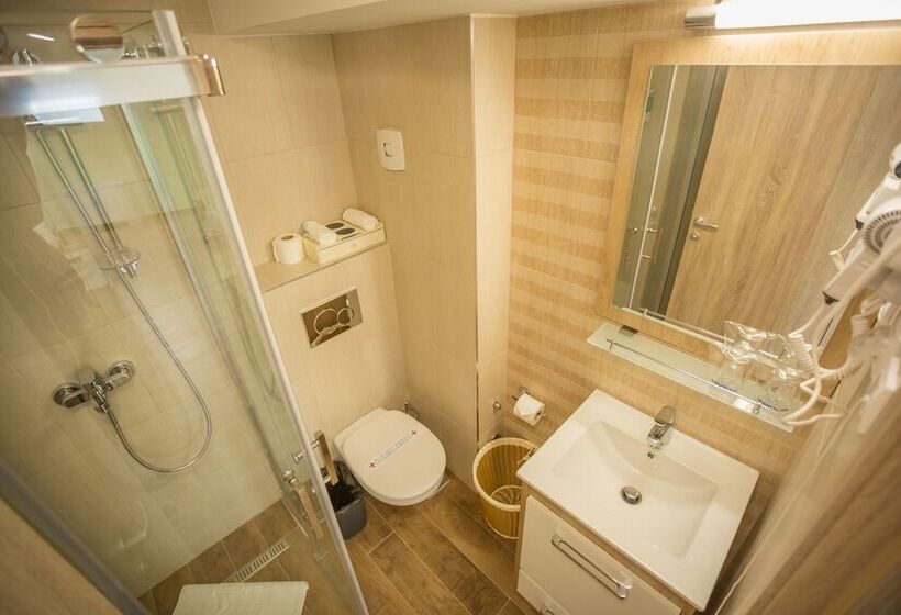 اتاق خانوادگی, Mar Garni