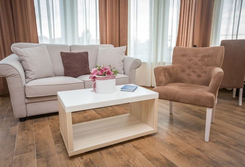 اتاق خانوادگی, Mar Garni