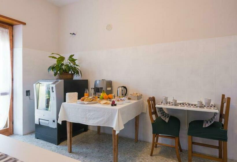 חדר דלוקס עם נוף להרים, Travelershome Morena Guesthouse