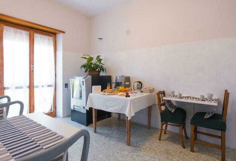 חדר דלוקס עם נוף להרים, Travelershome Morena Guesthouse