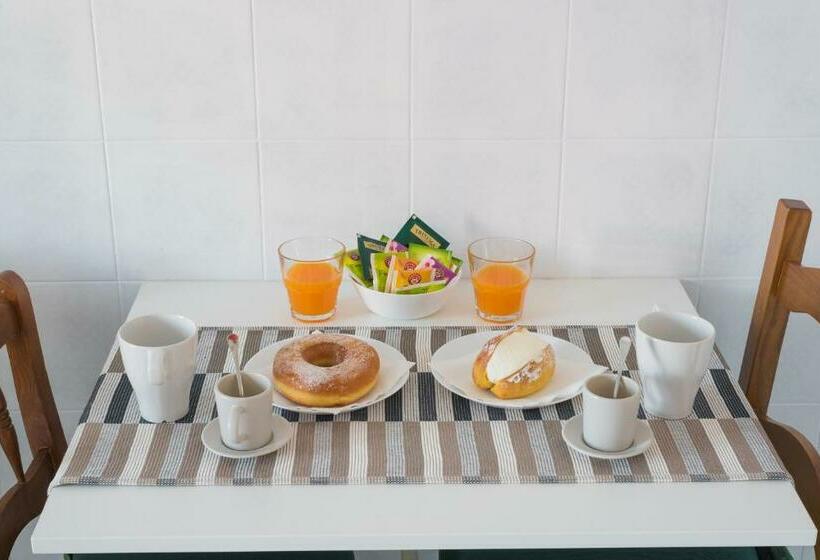 חדר דלוקס עם נוף להרים, Travelershome Morena Guesthouse