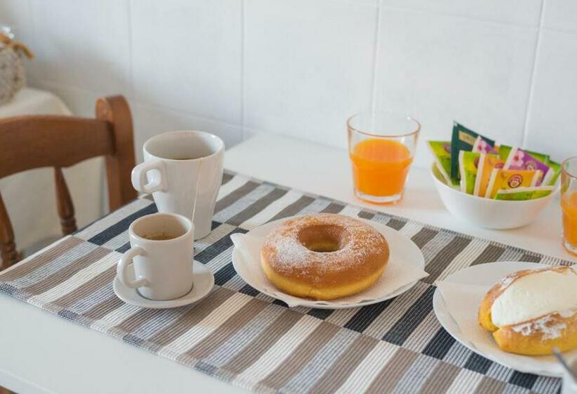 חדר דלוקס עם נוף להרים, Travelershome Morena Guesthouse