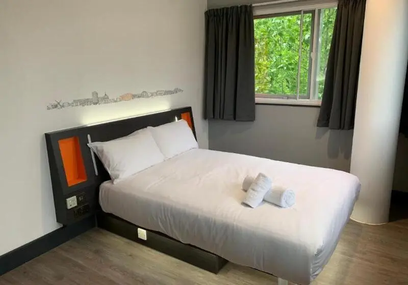 スタンダードルーム, Easyhotel Milton Keynes