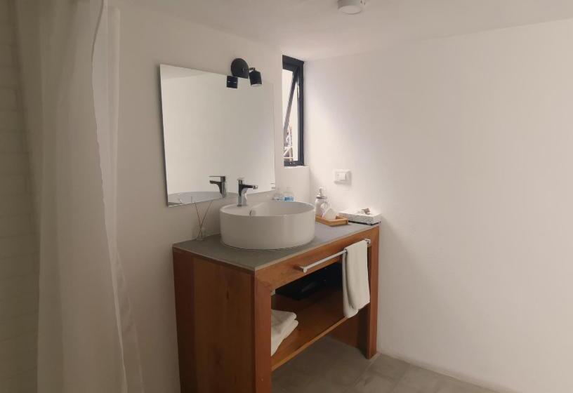 デラックススイート, Santa Josefita B&b