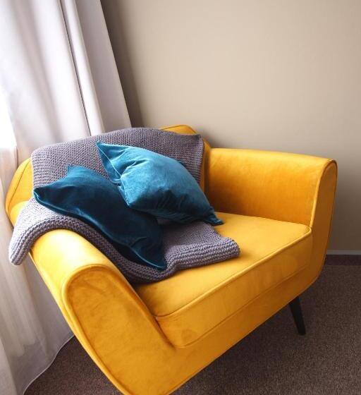 标准单人间, Tari