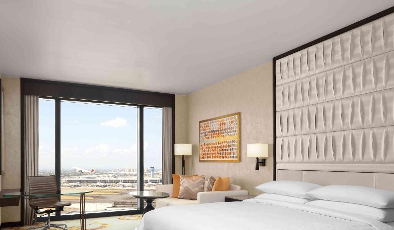 اتاق استاندارد با تخت بزرگ, Sheraton Manila
