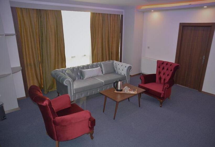 اتاق لوکس سه تخته, Tevetoglu