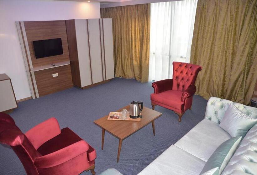 اتاق لوکس سه تخته, Tevetoglu