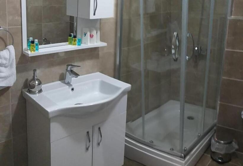 اتاق لوکس سه تخته, Tevetoglu